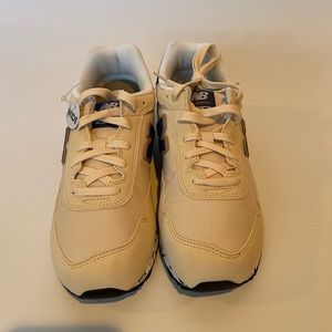 New Balance Men’s 515 V3 Sneaker Calm Taupe/Moon Shadiw Sz. 6w.
